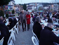 Mahalleli birlikte oru� a�t�